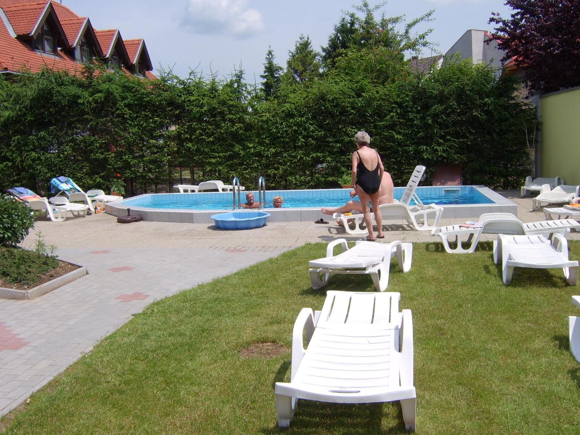 Erika Pension Keszthely Bagian luar foto