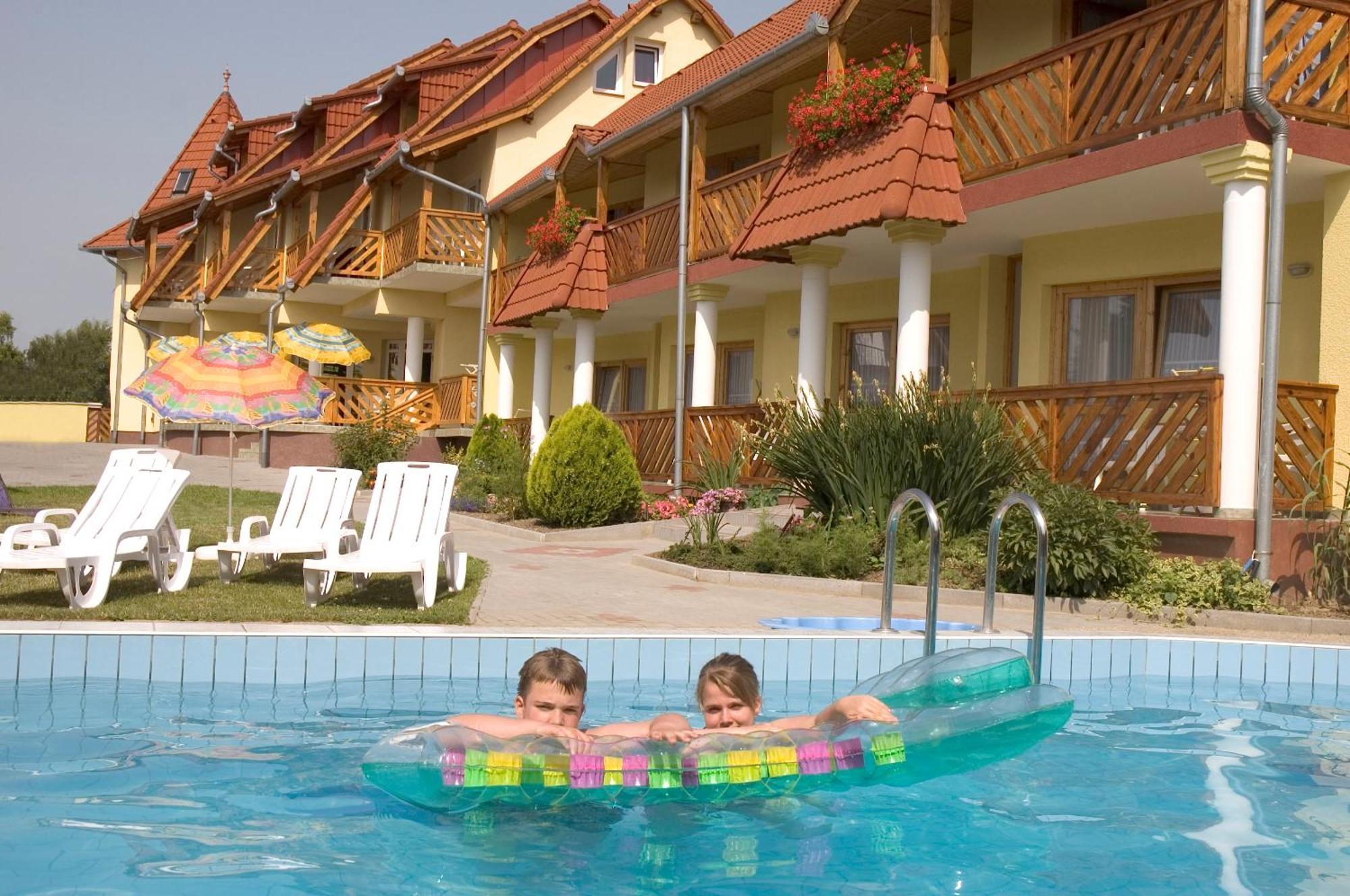 Erika Pension Keszthely Bagian luar foto